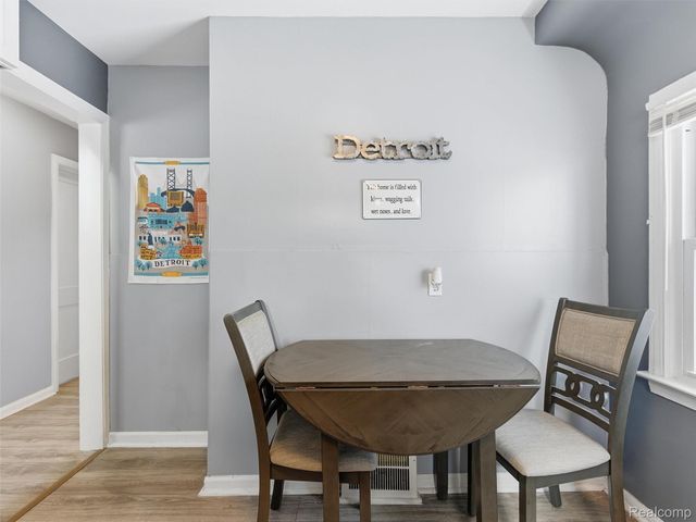 23490 Seneca Street, Oak Park, MI 48237