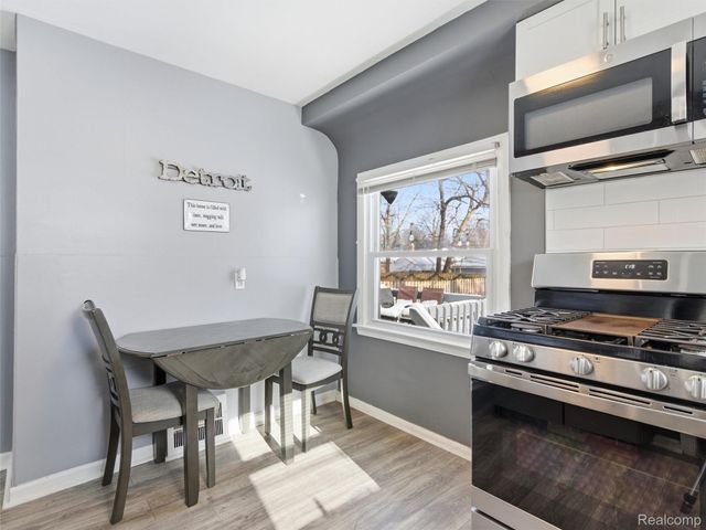 23490 Seneca Street, Oak Park, MI 48237