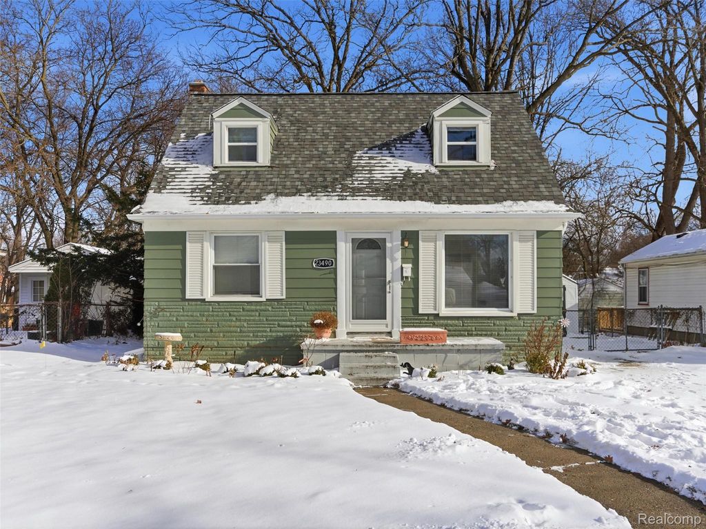 23490 Seneca Street, Oak Park, MI 48237