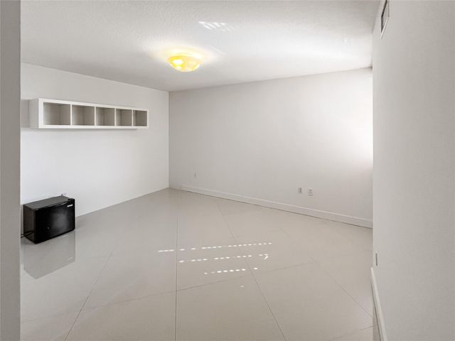 2775 NE 187th Street 627, Aventura, FL 33180