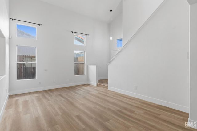 9405 Salinger Street, Bakersfield, CA 93311