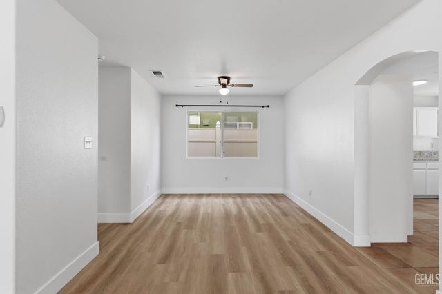 9405 Salinger Street, Bakersfield, CA 93311