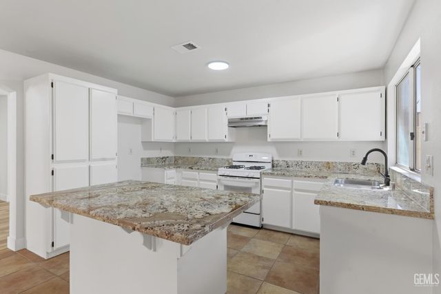 9405 Salinger Street, Bakersfield, CA 93311