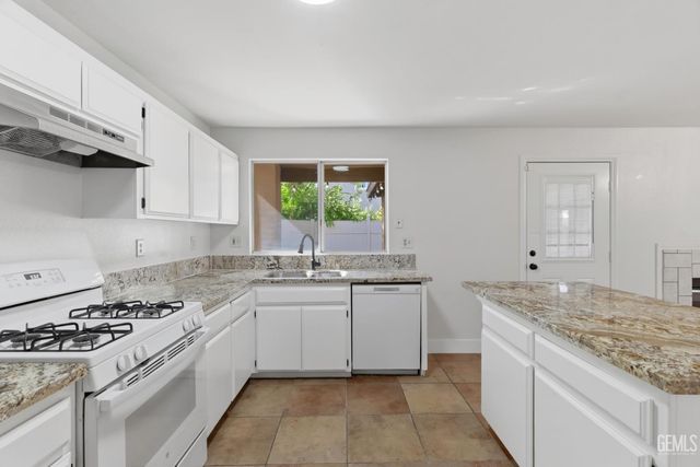 9405 Salinger Street, Bakersfield, CA 93311