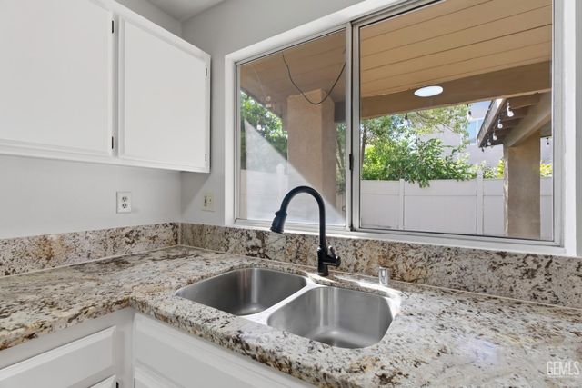 9405 Salinger Street, Bakersfield, CA 93311