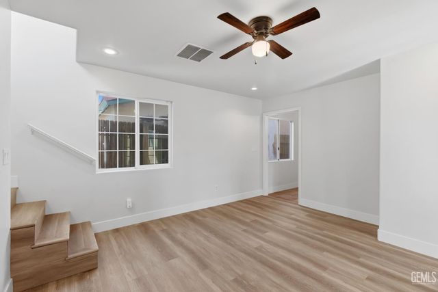 9405 Salinger Street, Bakersfield, CA 93311