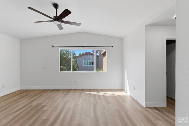 9405 Salinger Street, Bakersfield, CA 93311