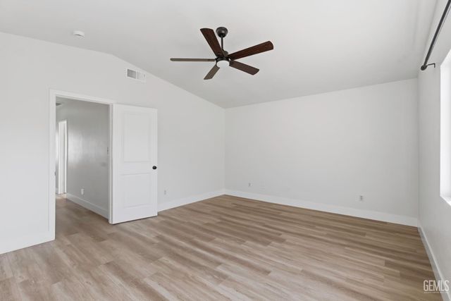 9405 Salinger Street, Bakersfield, CA 93311
