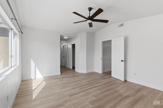 9405 Salinger Street, Bakersfield, CA 93311