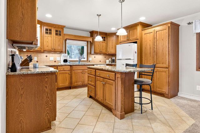 2001 N DOUGLAS STREET, Appleton, WI 54914