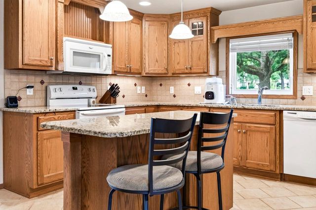 2001 N DOUGLAS STREET, Appleton, WI 54914