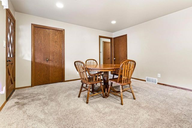 2001 N DOUGLAS STREET, Appleton, WI 54914