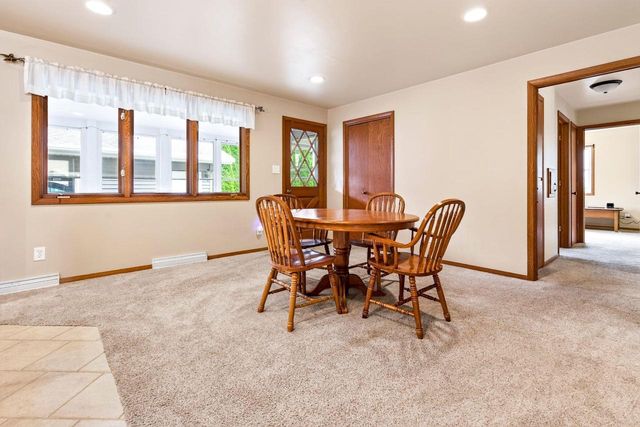 2001 N DOUGLAS STREET, Appleton, WI 54914