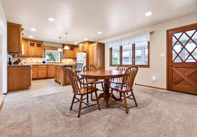 2001 N DOUGLAS STREET, Appleton, WI 54914