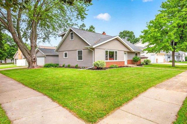 2001 N DOUGLAS STREET, Appleton, WI 54914