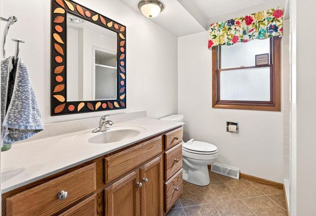 2001 N DOUGLAS STREET, Appleton, WI 54914