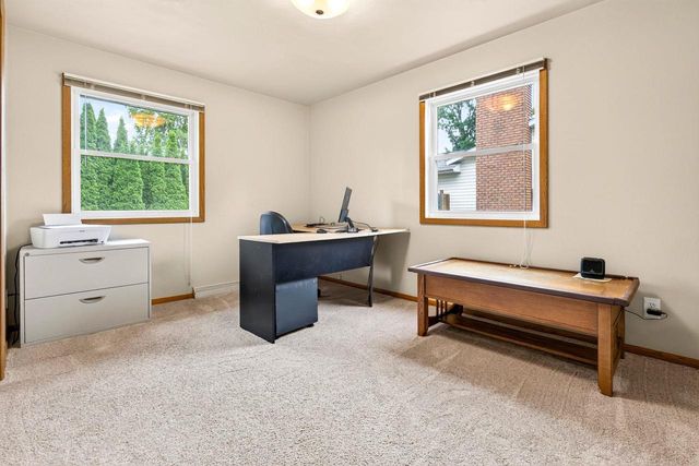 2001 N DOUGLAS STREET, Appleton, WI 54914