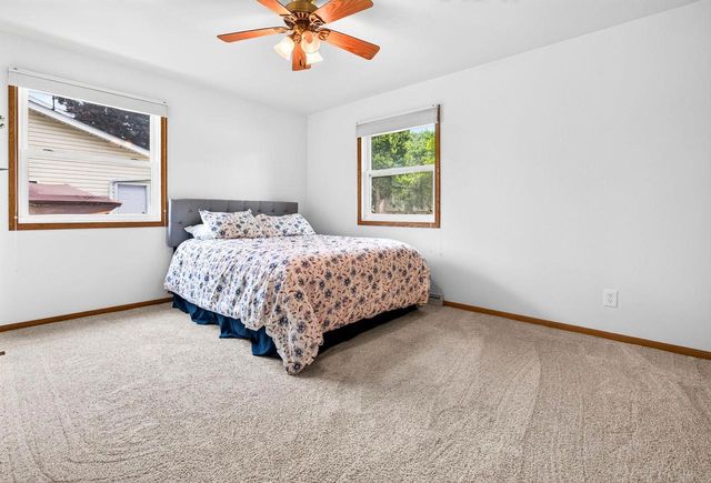 2001 N DOUGLAS STREET, Appleton, WI 54914
