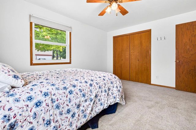 2001 N DOUGLAS STREET, Appleton, WI 54914