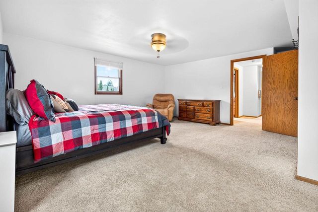 2001 N DOUGLAS STREET, Appleton, WI 54914
