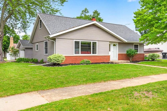 2001 N DOUGLAS STREET, Appleton, WI 54914
