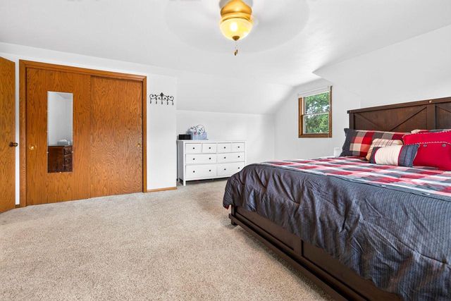 2001 N DOUGLAS STREET, Appleton, WI 54914