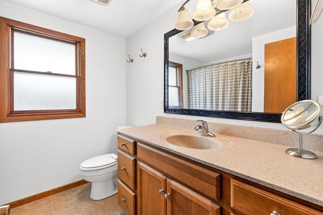 2001 N DOUGLAS STREET, Appleton, WI 54914