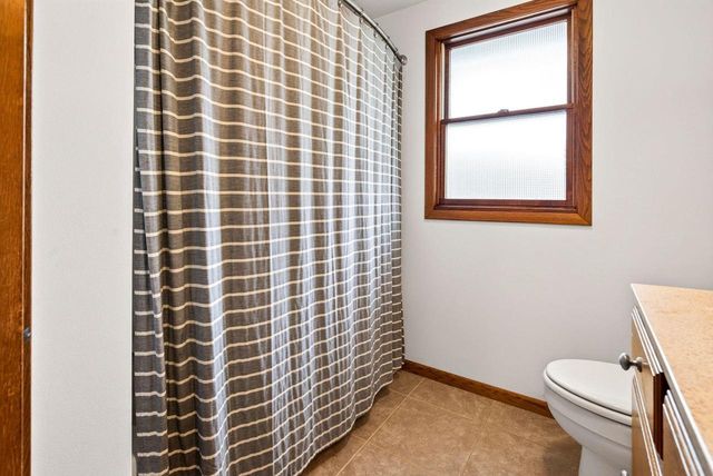 2001 N DOUGLAS STREET, Appleton, WI 54914