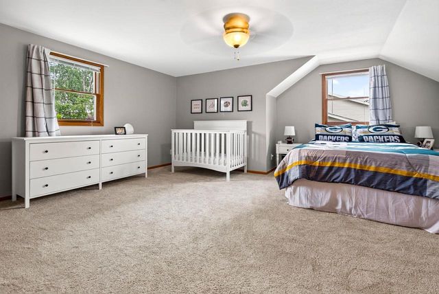 2001 N DOUGLAS STREET, Appleton, WI 54914
