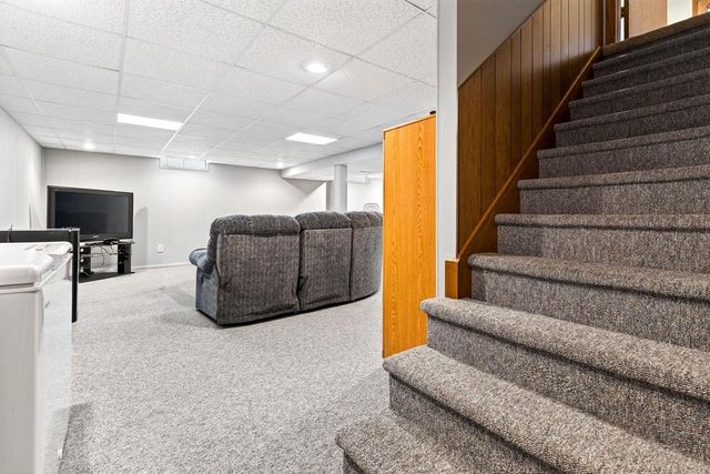 2001 N DOUGLAS STREET, Appleton, WI 54914