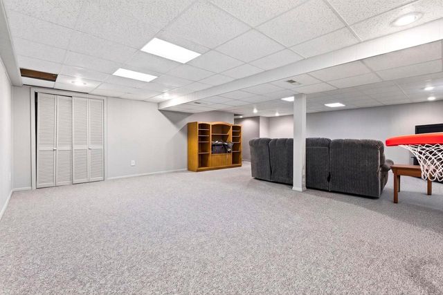 2001 N DOUGLAS STREET, Appleton, WI 54914