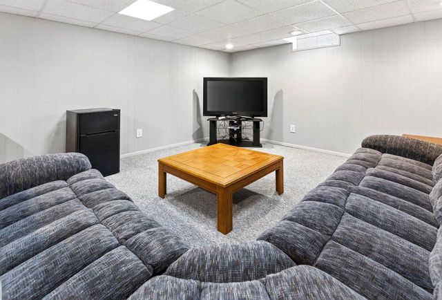 2001 N DOUGLAS STREET, Appleton, WI 54914