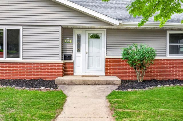 2001 N DOUGLAS STREET, Appleton, WI 54914