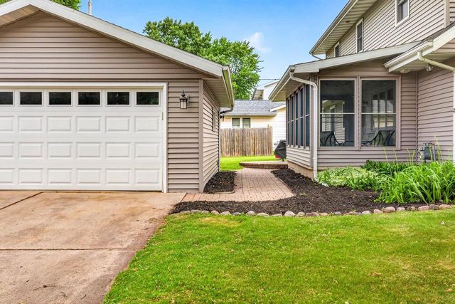 2001 N DOUGLAS STREET, Appleton, WI 54914