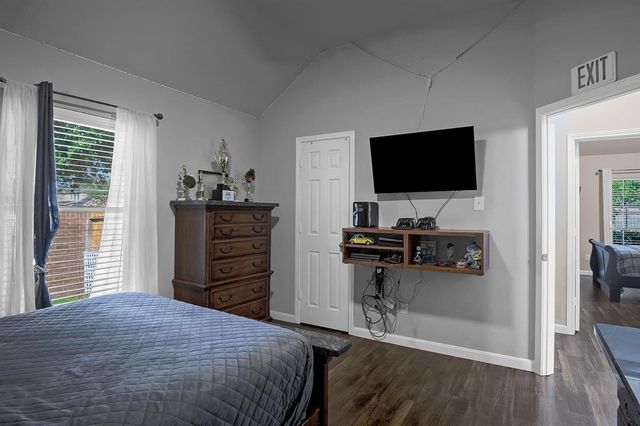 9827 Kimberly Loch Lane, Houston, TX 77089