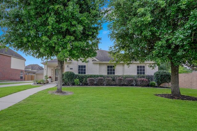 9827 Kimberly Loch Lane, Houston, TX 77089