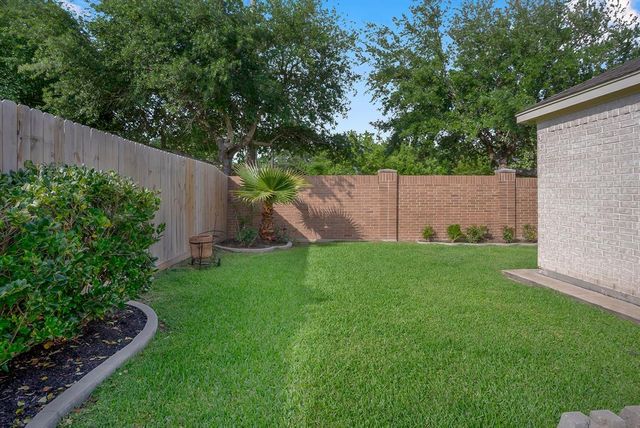 9827 Kimberly Loch Lane, Houston, TX 77089