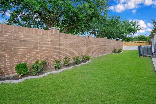 9827 Kimberly Loch Lane, Houston, TX 77089