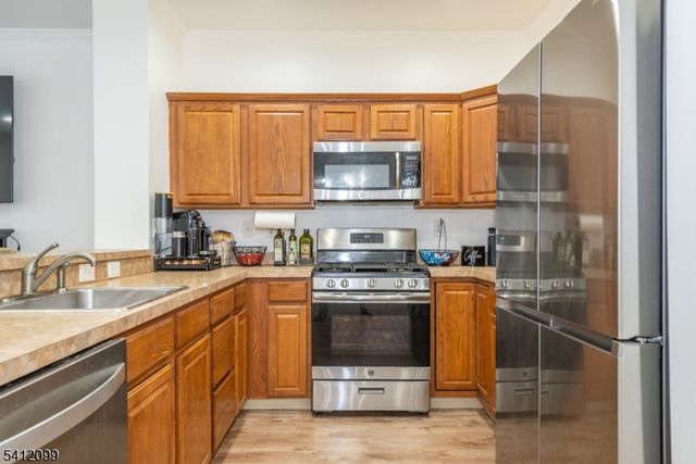 122 Riverwalk Way, Clifton City, NJ 07014