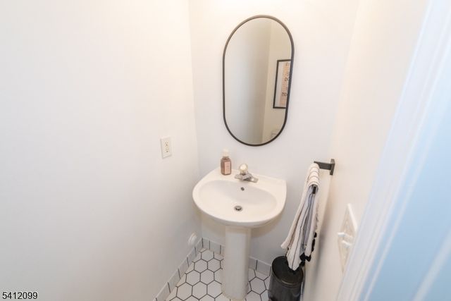 122 Riverwalk Way, Clifton City, NJ 07014