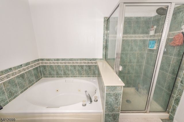 122 Riverwalk Way, Clifton City, NJ 07014