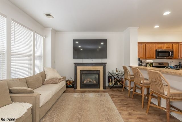 122 Riverwalk Way, Clifton City, NJ 07014