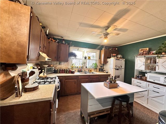 3334 Redmond Ridge Road, Gallipolis Ferry, WV 25515