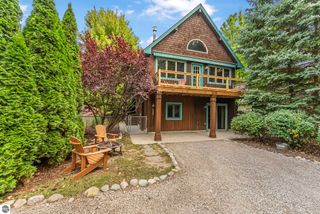 525 E Oak, Leland, MI 49654