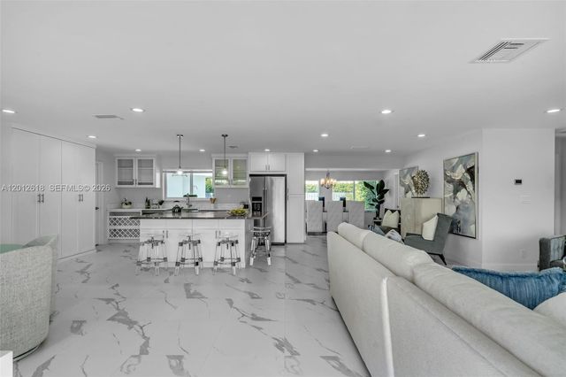 465 NW 11th St, Boca Raton, FL 33432