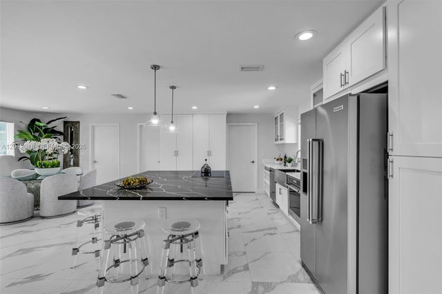465 NW 11th St, Boca Raton, FL 33432