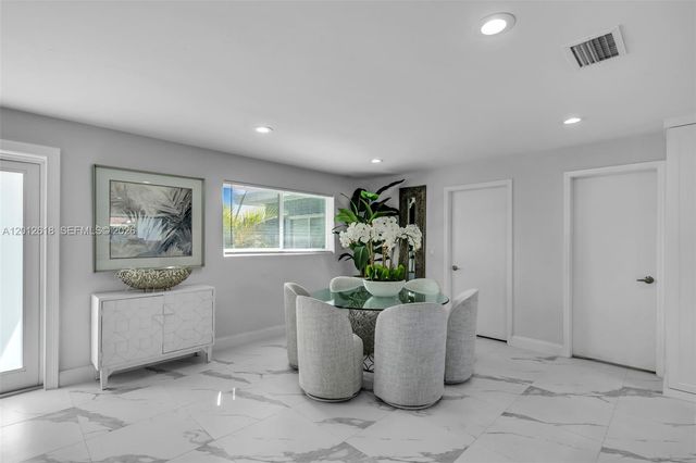 465 NW 11th St, Boca Raton, FL 33432