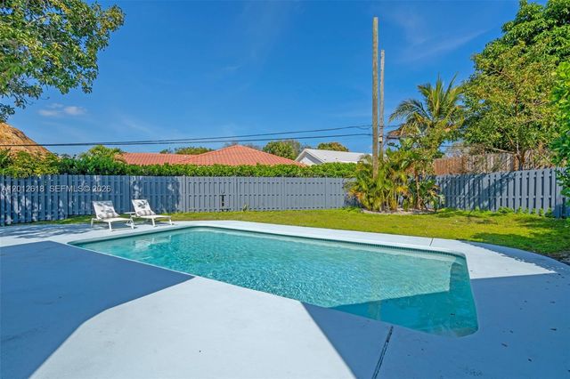 465 NW 11th St, Boca Raton, FL 33432