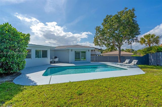 465 NW 11th St, Boca Raton, FL 33432