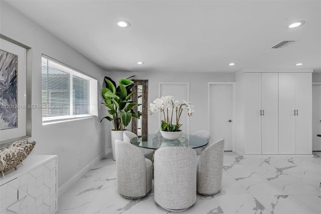 465 NW 11th St, Boca Raton, FL 33432